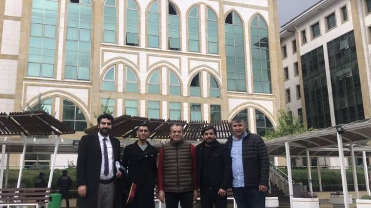 Sokak röportajı yapan 3 YouTuber’a ev hapsi