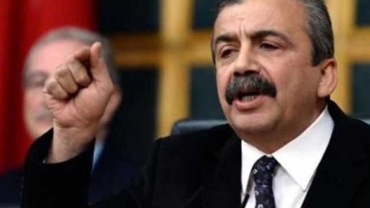 Sırrı Süreyya Önder’e 5 ay hapis cezası!