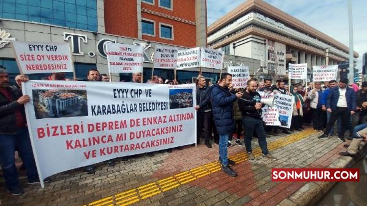 TOKİ hak sahiplerinden Karabağlar Belediyesi önünde 'mağduruz' eylemi