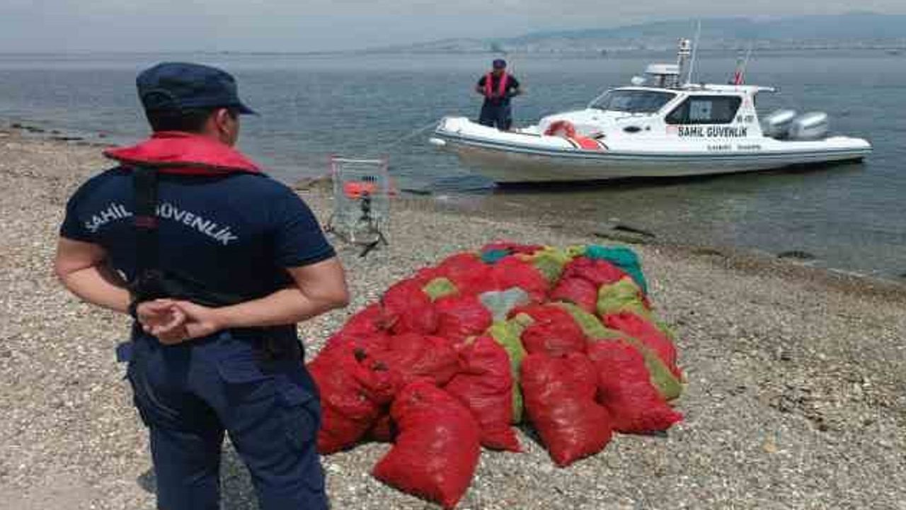 İzmir'de kaçak su avı operasyonu: 17 şahsa işlem