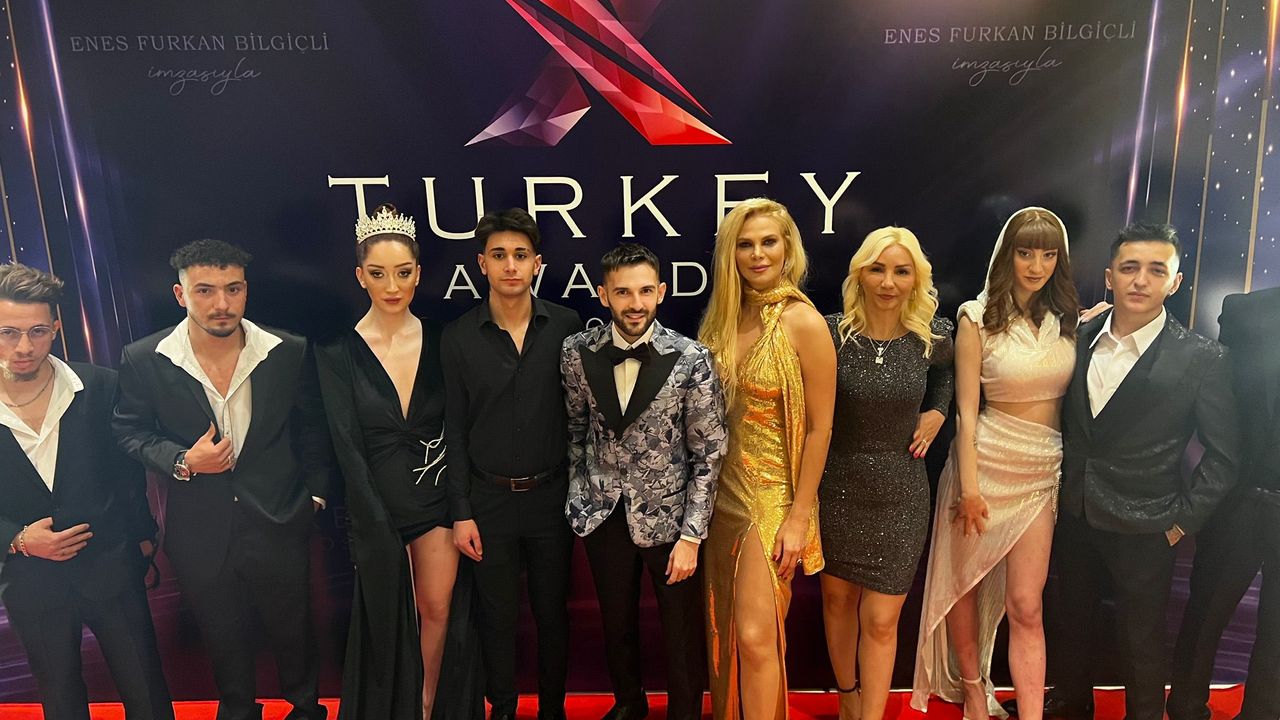 Enes Furkan Bilgiçli imzalı X TURKEY AWARTS görkemli törenle sahiplerini buldu