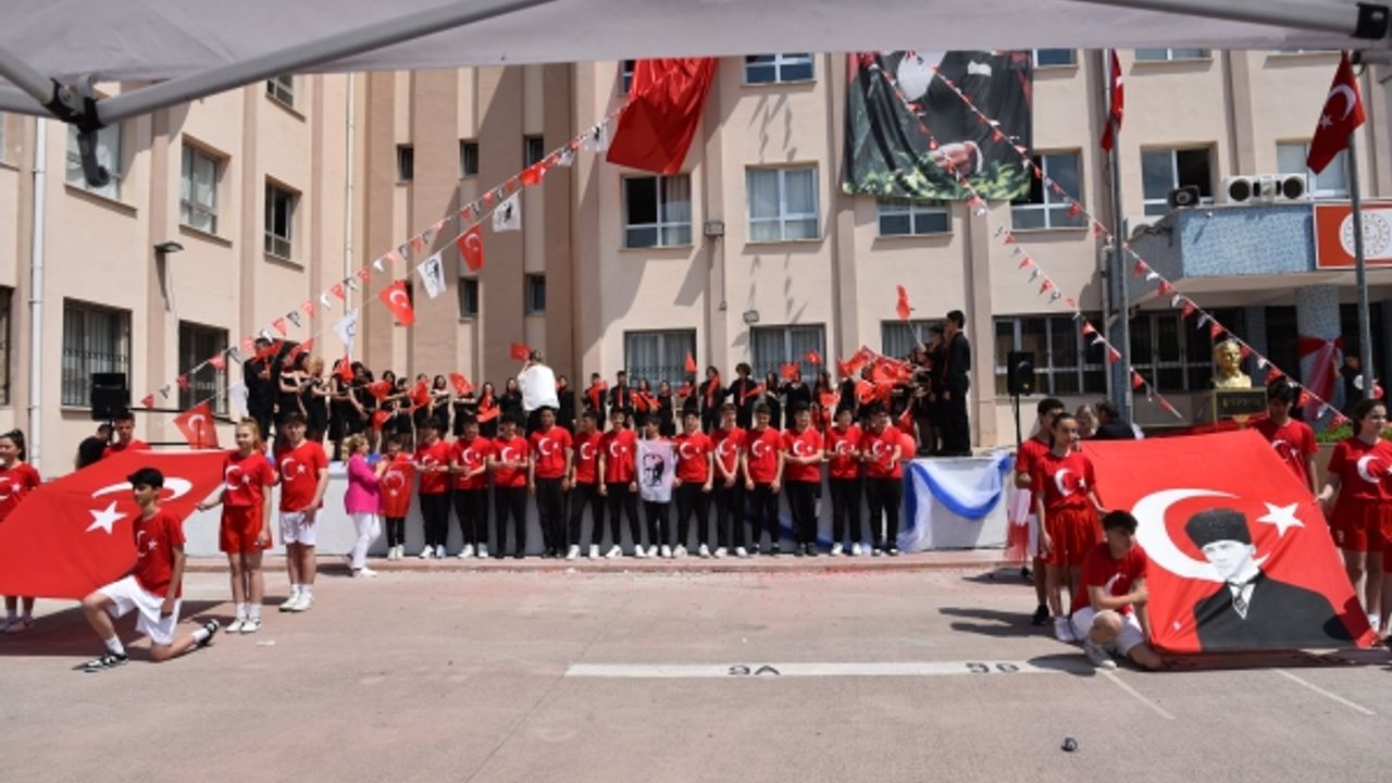 19 Mayıs Karşıyaka'da coşku ile kutlanıyor