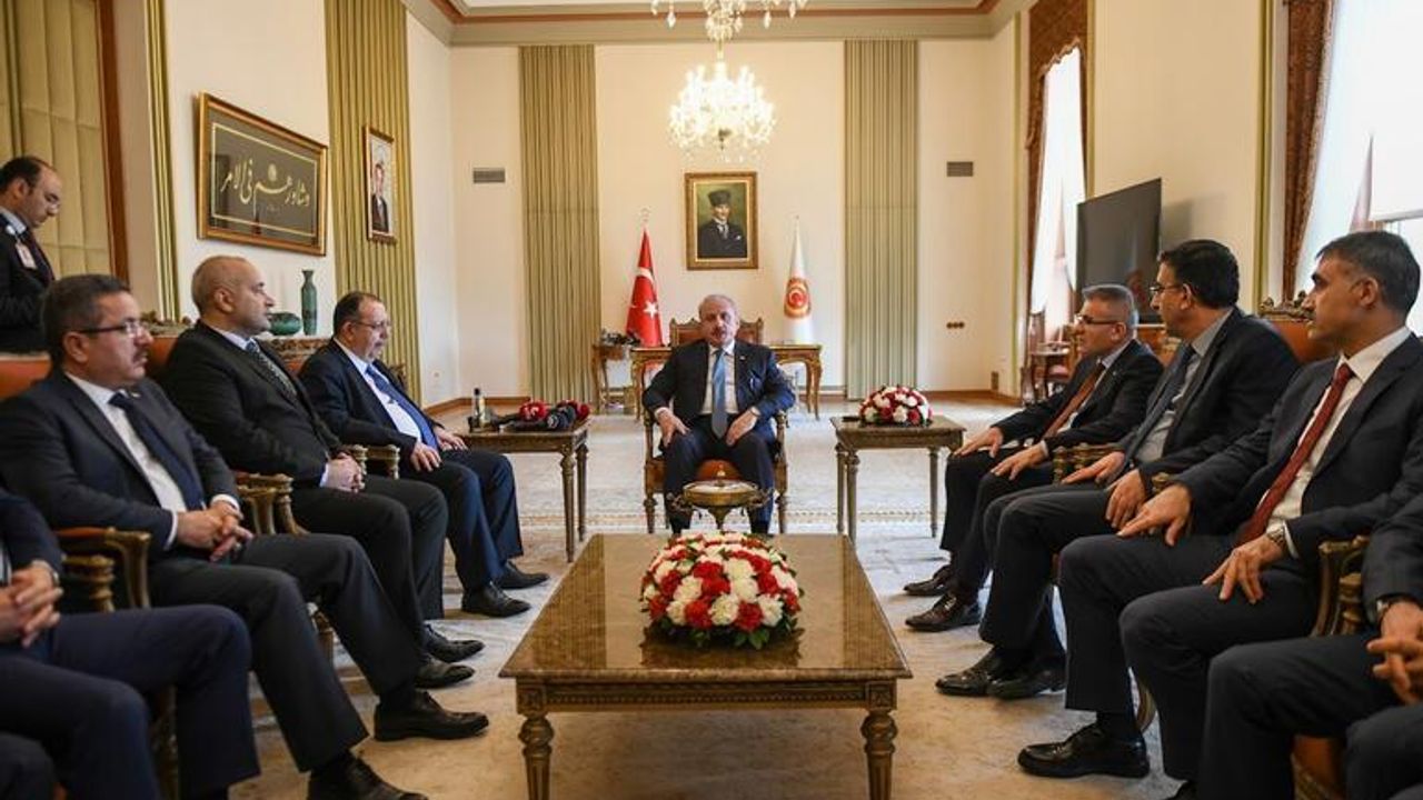YSK Başkanı Yener, Cumhurbaşkanı mazbatasını TBMM Başkanı Şentop'a teslim etti