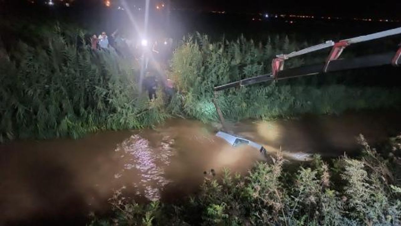 Sulama kanalına uçan otomobildeki anne ve 2 çocuğu öldü