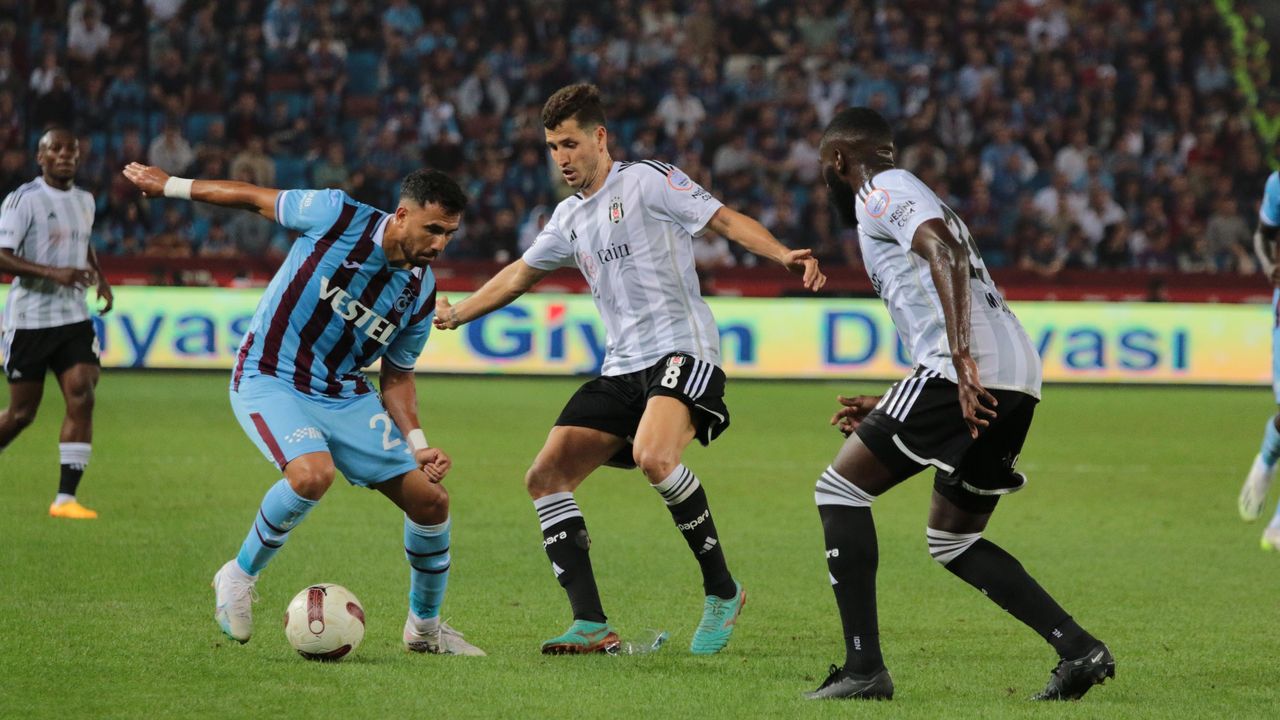 Trabzonspor - Beşiktaş: 3-0  Kartal fırtınaya yakalandı