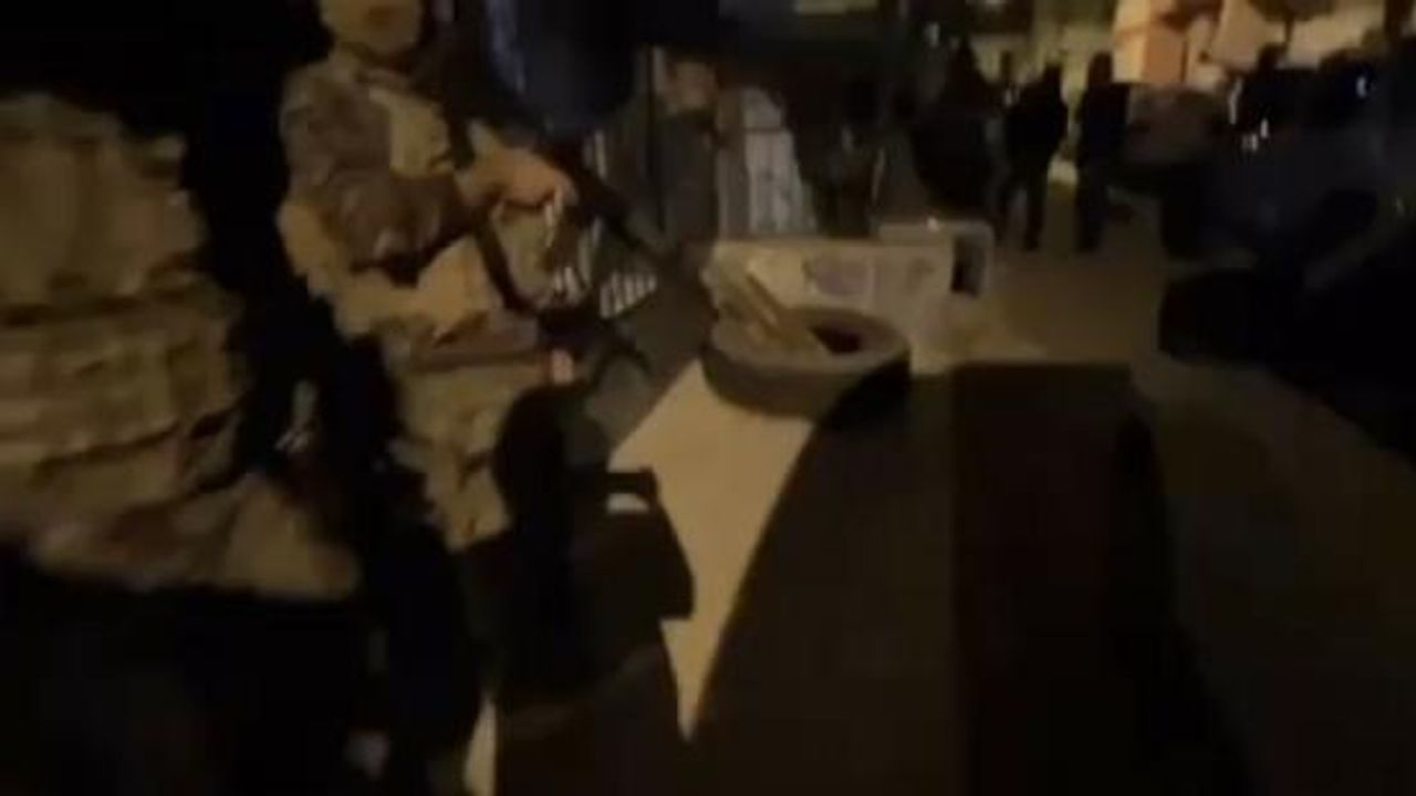 İzmir'de kaçak silah operasyonu: 4 tutuklama