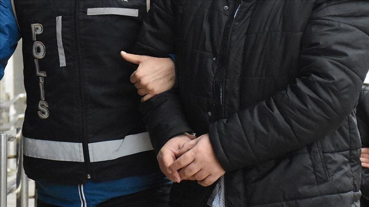 İzmir'de FETÖ operasyonu; 94 gözaltı