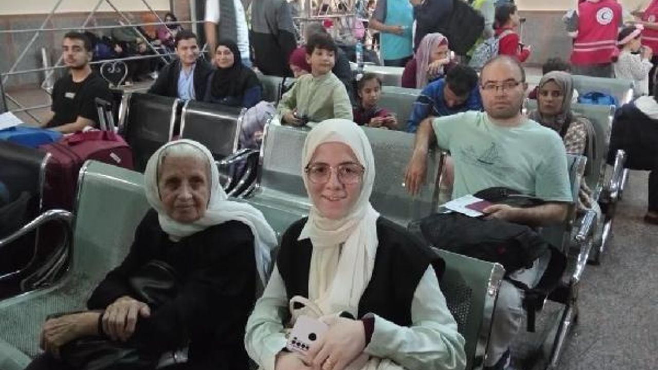 Tahliye bekleyen 44 Türk ve KKTC vatandaşı Mısır'a ulaştı