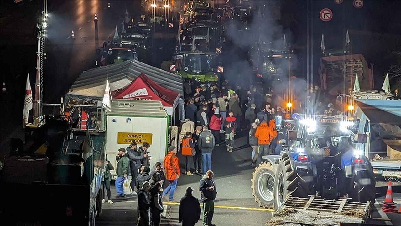 Fransa'da çiftçiler Paris'i kuşattı: 18 kişi gözaltına alındı