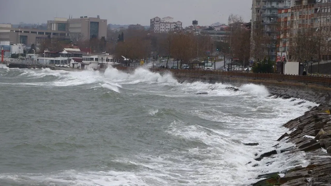 İzmir'de şiddetli lodos uyarısı: Hayatı olumsuz etkileyecek!
