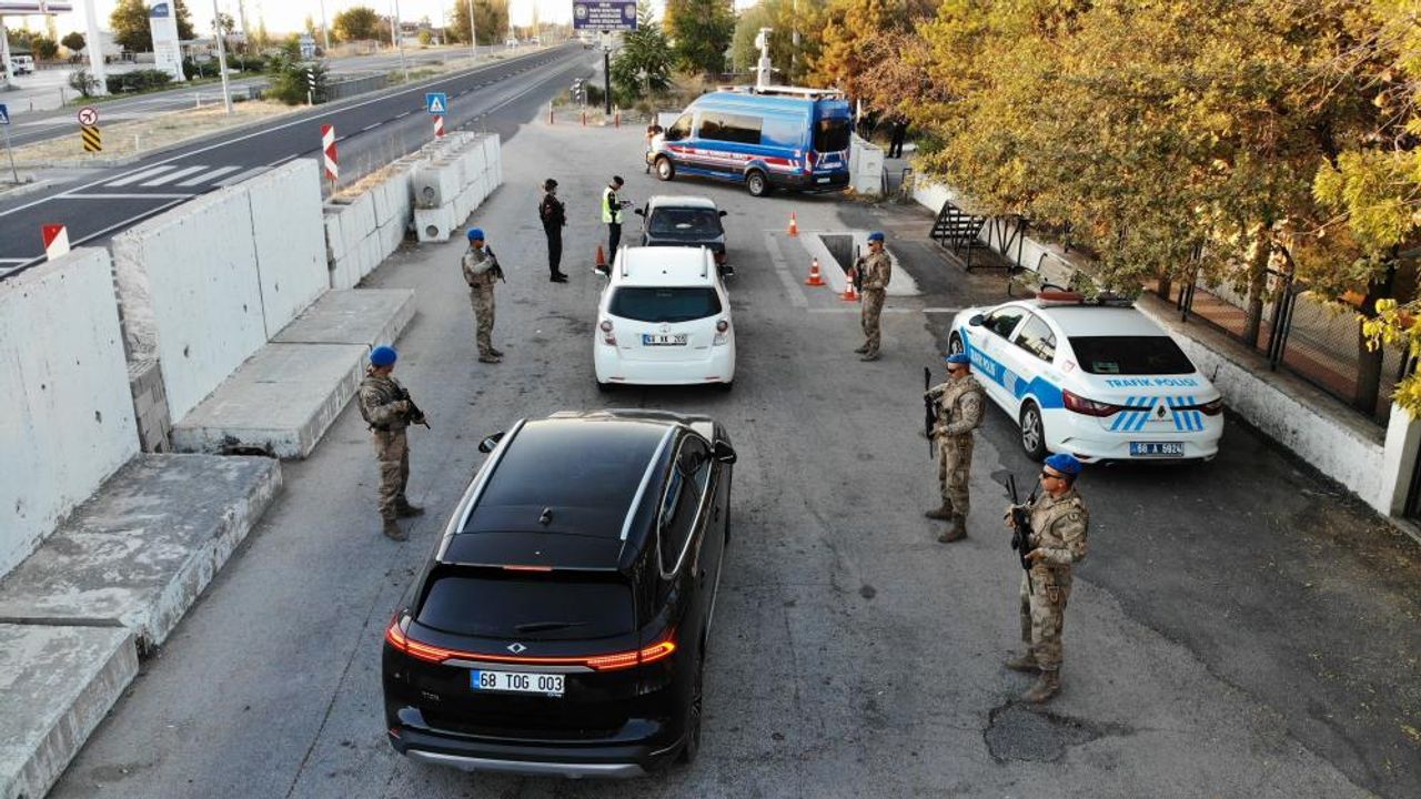 Aksaray'da jandarma operasyonu: Aranan 8 şahıs tutuklandı