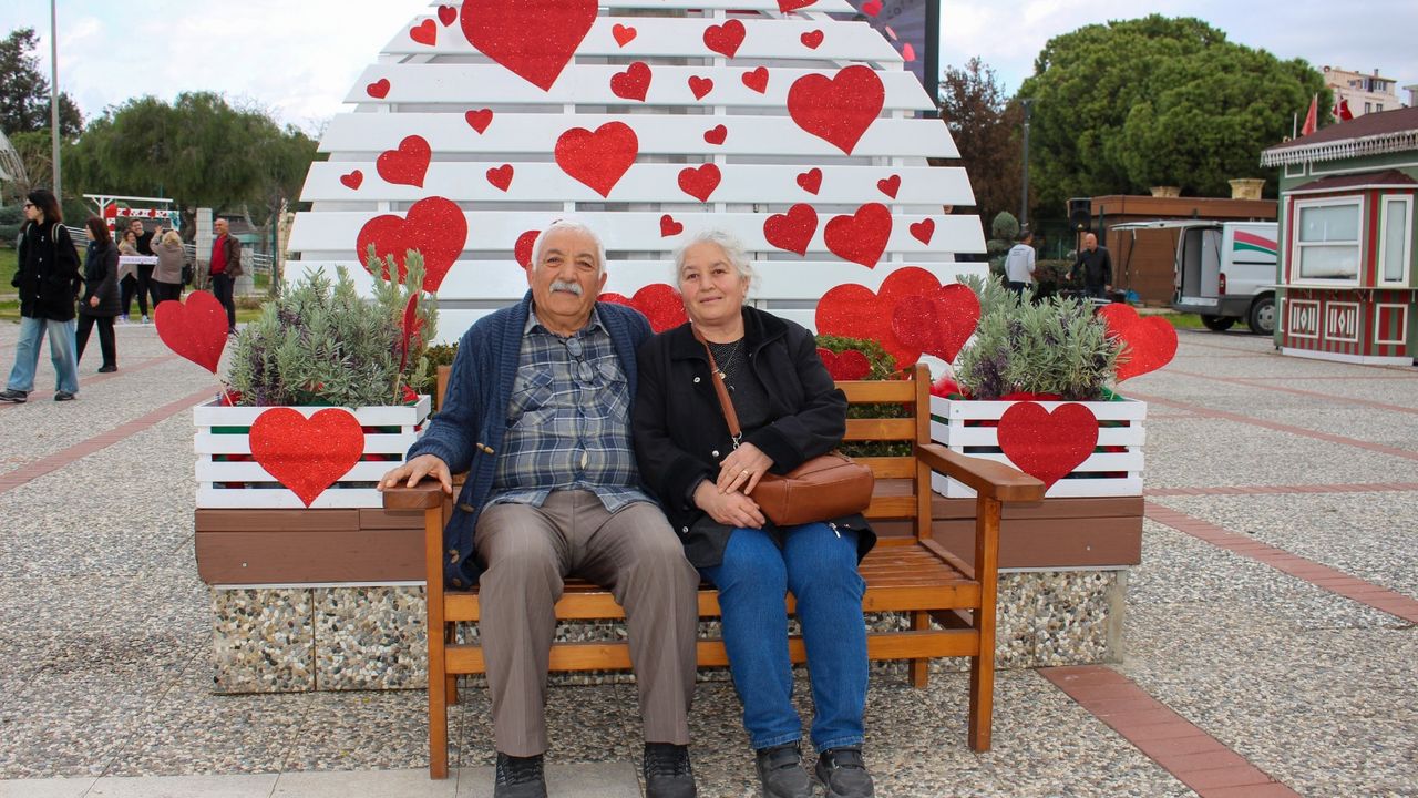 Karşıyaka’da “Sevgililer Günü Pazarı” açıldı