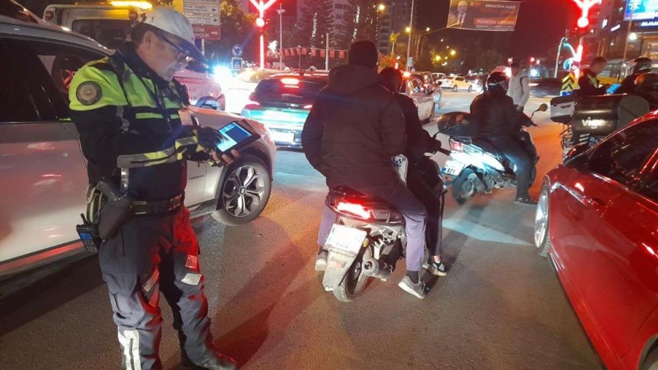 Adana'da kural tanımaz motosikletlilere gözdağı