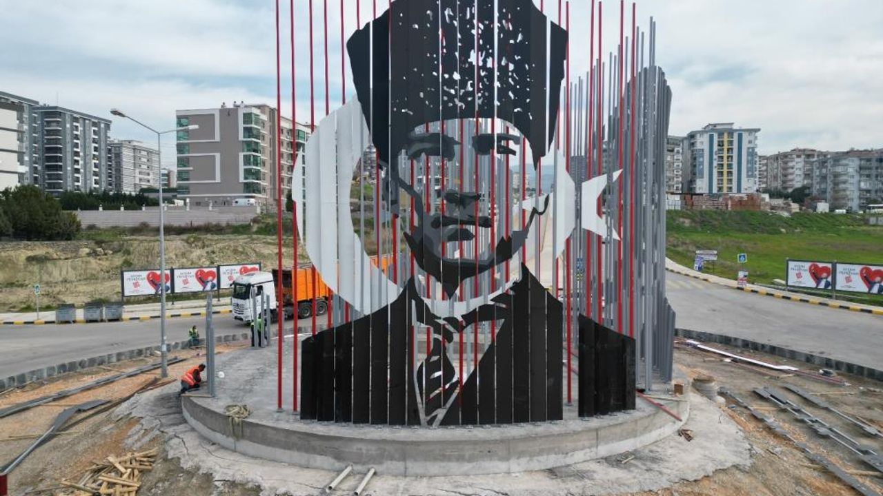 Türkiye'de bir ilk: Dört cepheden görülebilen Atatürk anıtı!