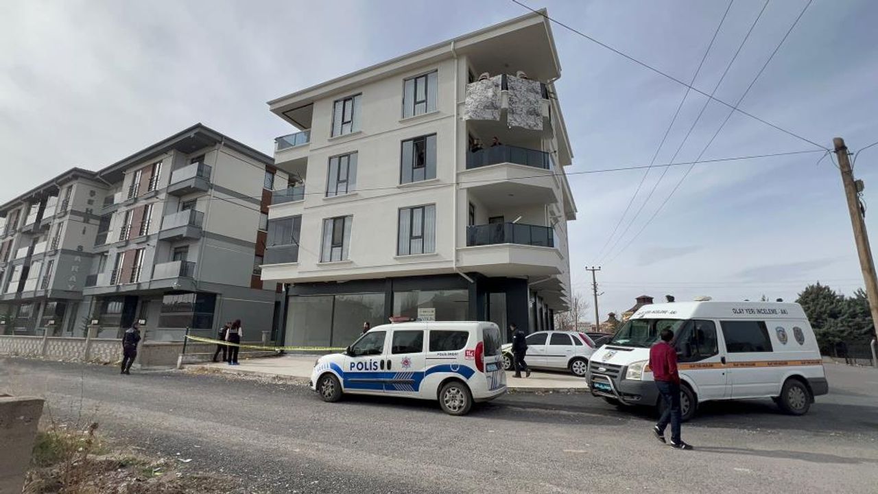 Aksaray'da cam balkon faciası: Usta 3. kattan düştü!