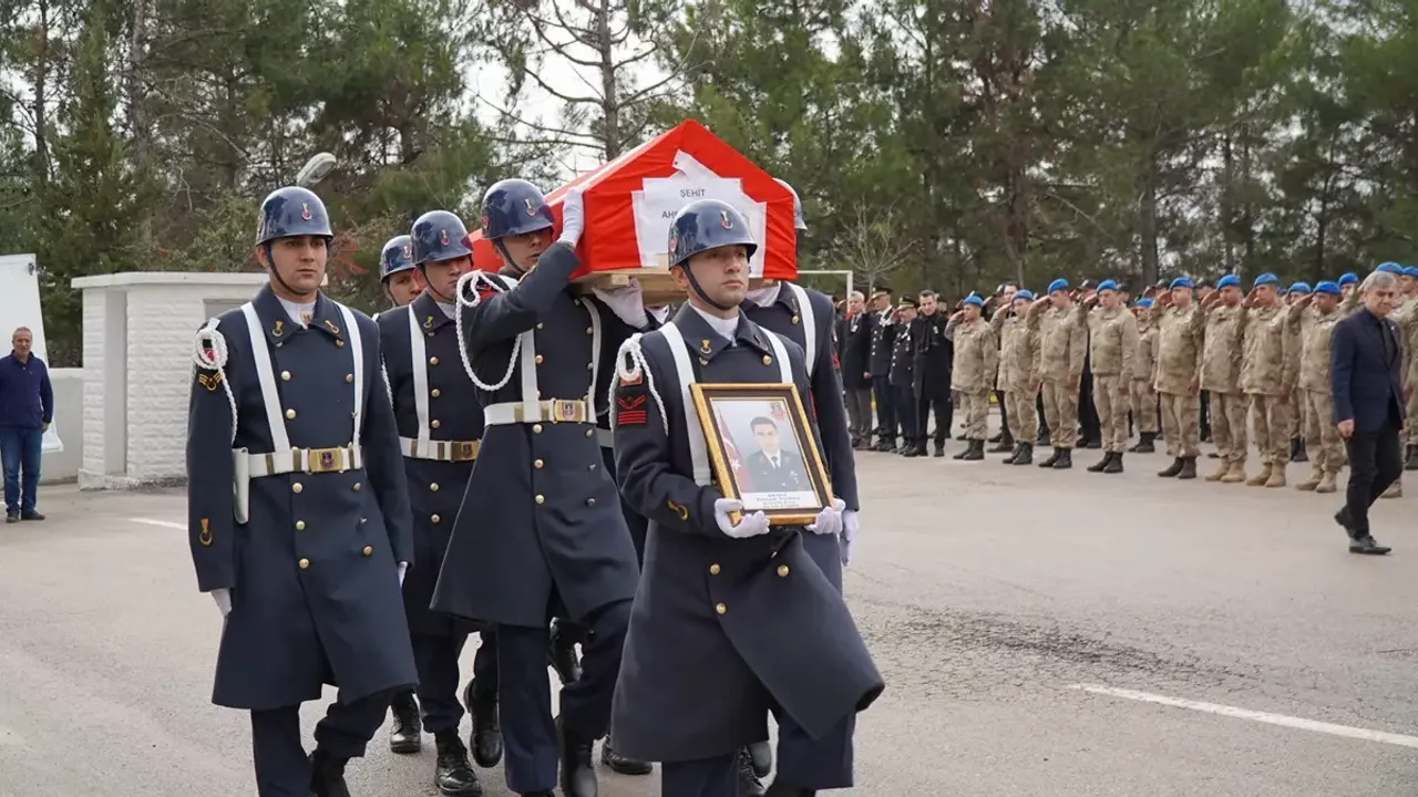 Jandarma Özel Harekat Komandosu görev esnasında şehit oldu