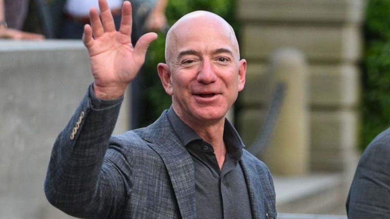 Bezos, Musk'ı geride bırakmak için Amazon hisselerini satıyor!