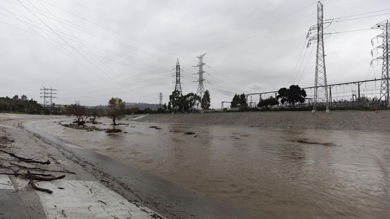 Fırtına ve sel California'yı kasıp kavuruyor: Ölü sayısı 9'a yükseldi