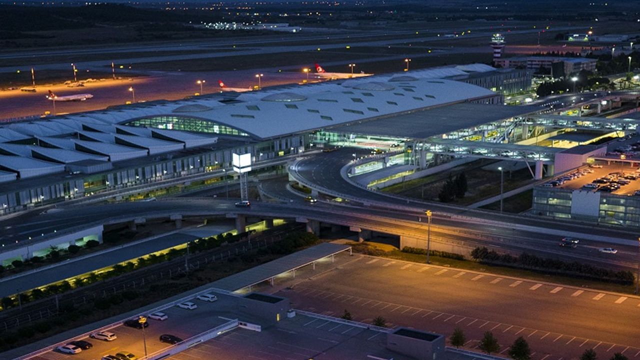 Adnan Menderes Havalimanı Ocak ayında 738 bin 670 yolcuya hizmet verdi