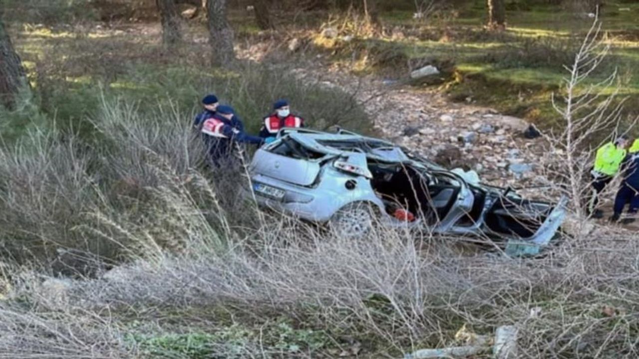 Milas'ta direksiyon hakimiyetini kaybeden araç şarampole yuvarlandı