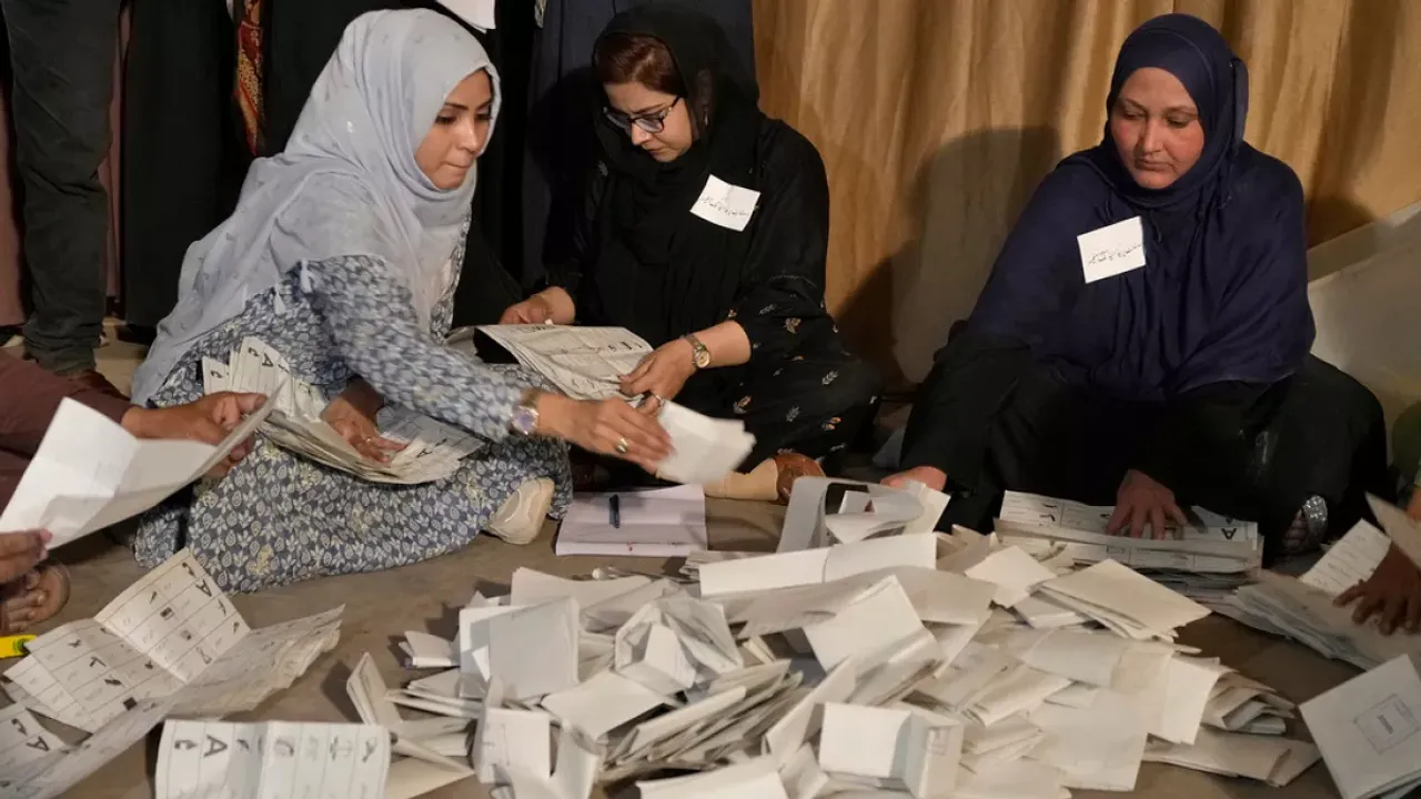 Pakistan'da dün düzenlenen genel seçimlerin erken sonuçları belli oldu