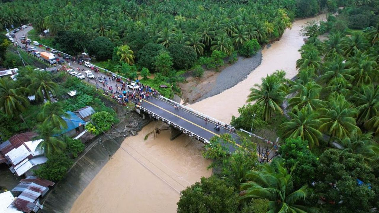 Filipinler'de sel ve heyelan dehşeti: 6 can aldı, 1 kişi kayıp!