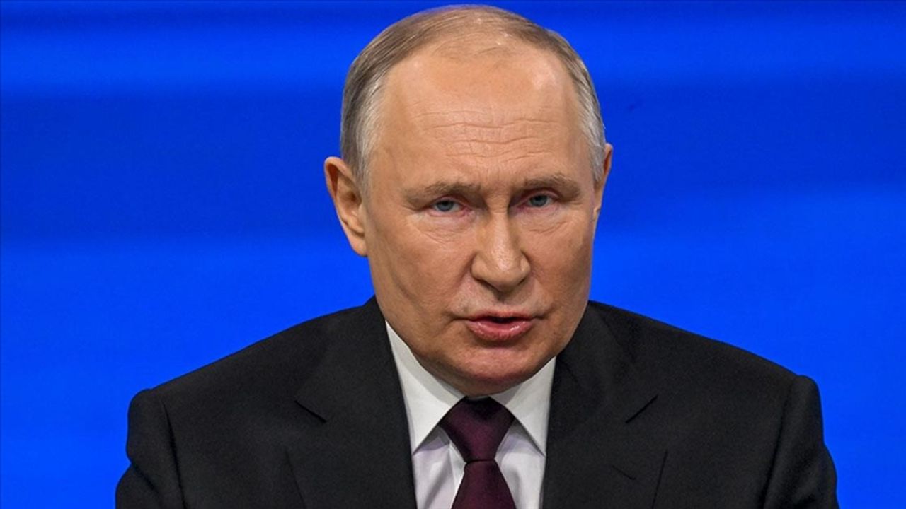 Putin, Moskova'da verdiği röportajda Batı'ya Rusya'nın yenilmez olduğunu ifade etti