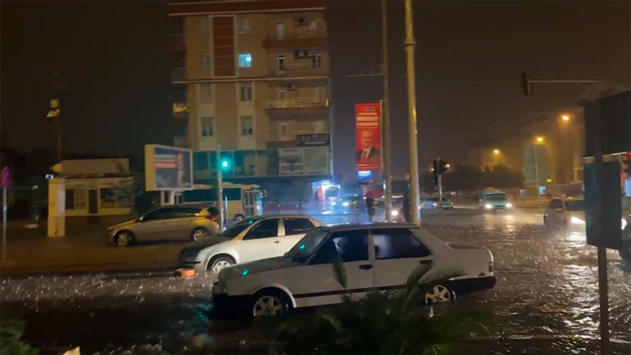 Antalya'da sağanak yağış felakete yol açtı!