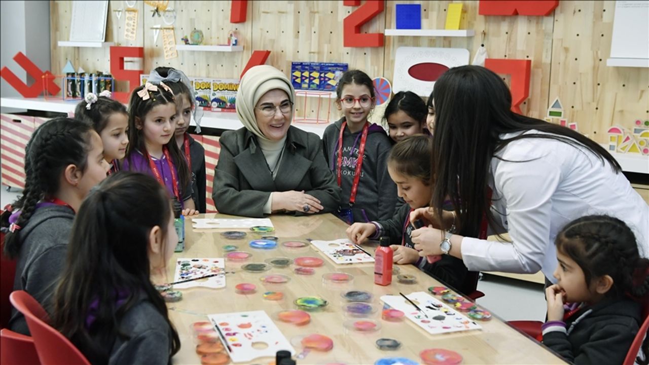 Emine Erdoğan: "Alev Alatlı gibi yeni nesil bilim kadınları yetiştirmeliyiz"