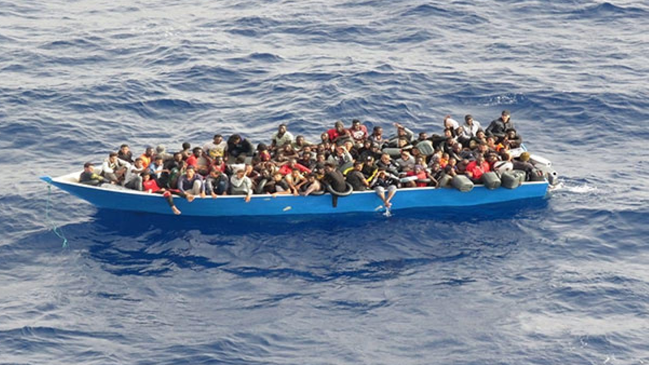 Tunus açıklarında göçmen teknesi alabora oldu: 13 ölü, 27 kayıp