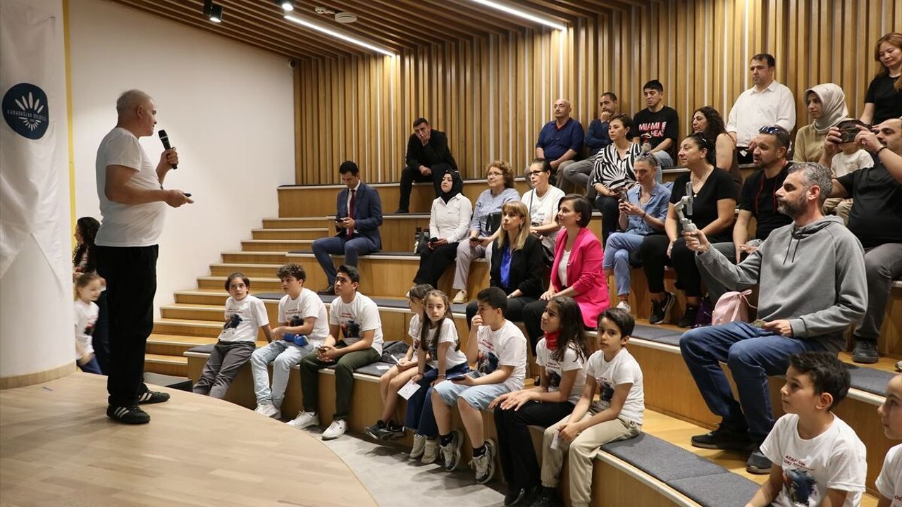 İzmir'den uzaya sorular: Öğrenciler astronotla görüştü