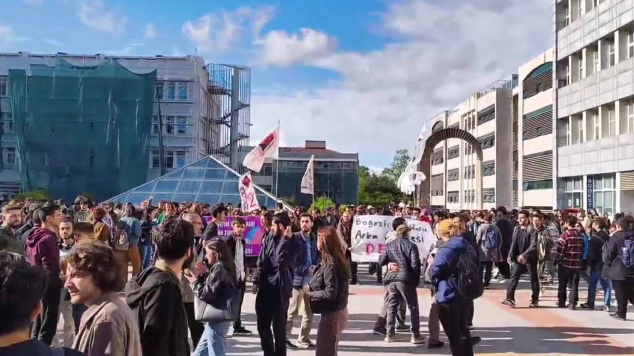 Boğaziçi Üniversitesi'nde 'Nureddin Yıldız' protestolarında tutuklanan tüm öğrencilere tahliye!
