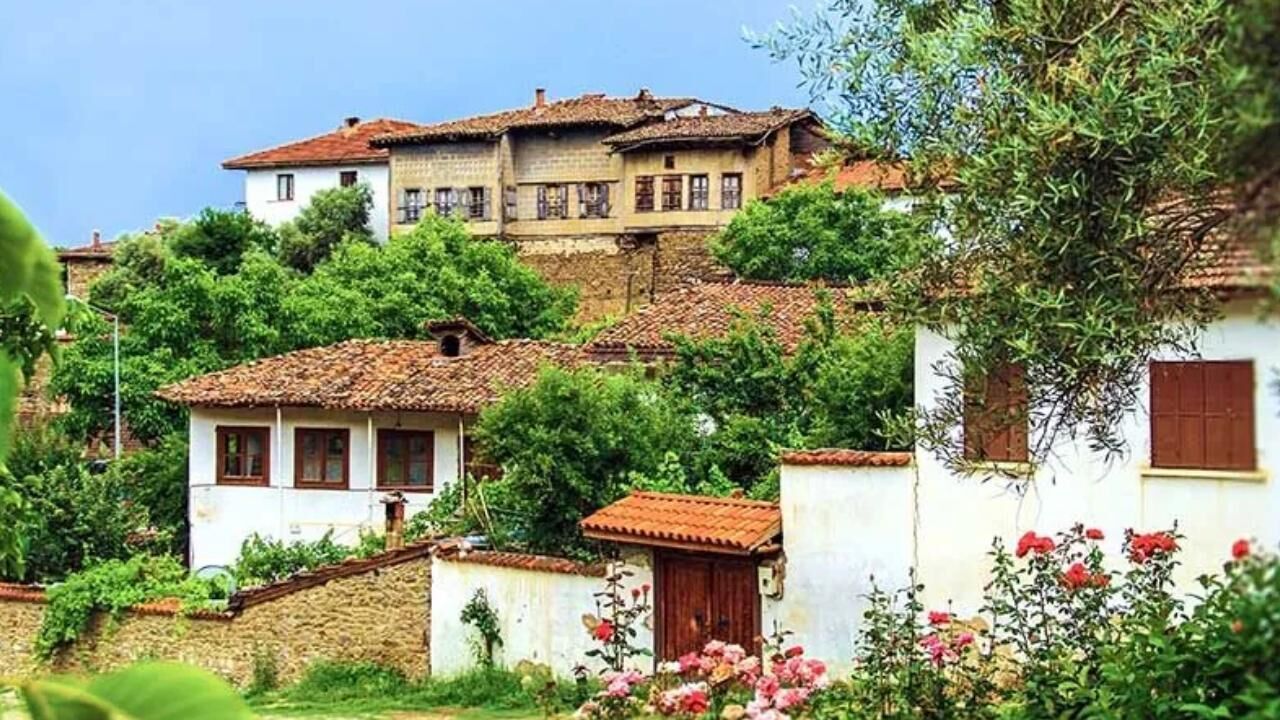 Dünyanın en iyi 32 köyü arasına giren İzmir'deki o yer görenleri şaşırtıyor