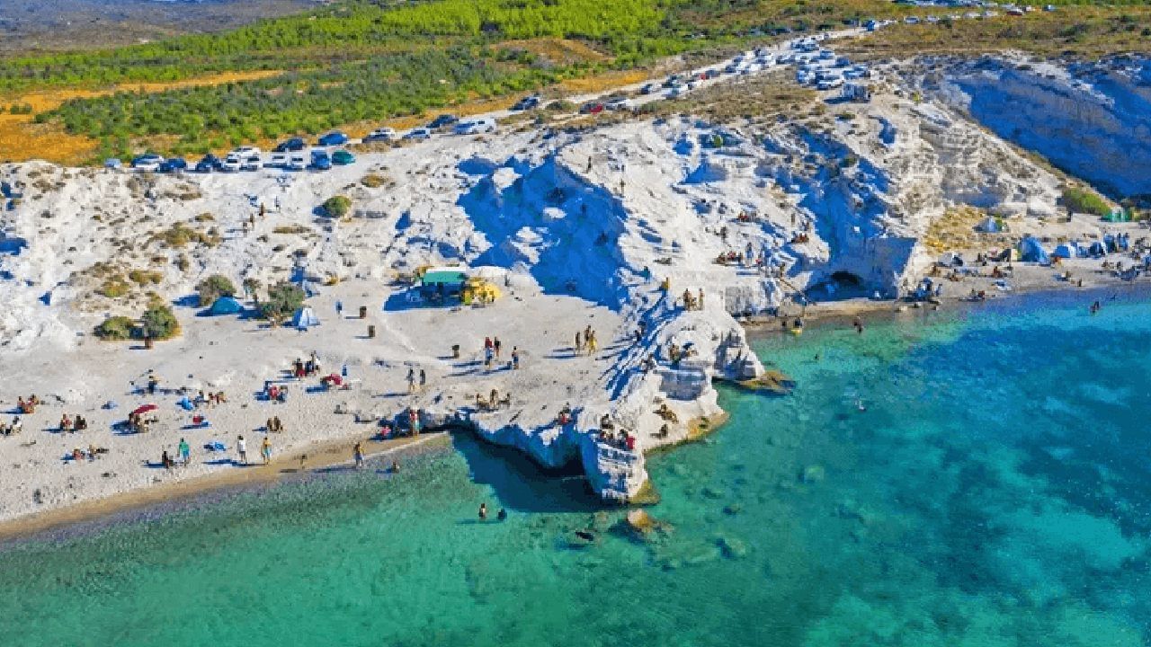İzmir'in sıradışı tatil noktası: Doğal kayalıklarla çevrili bir cennet