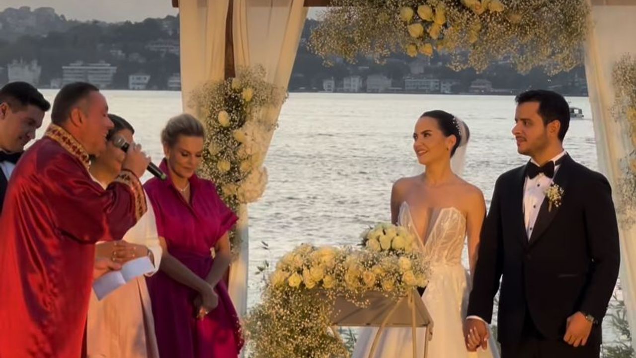 Oyuncu Ezgi Şenler çocukluk aşkıyla evlendi