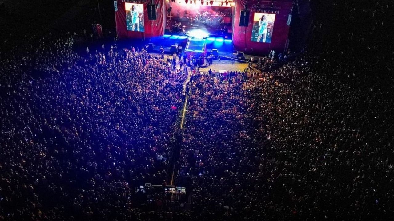 İzmir'de fuarda sahne alacak sanatçıların programı belli oldu!