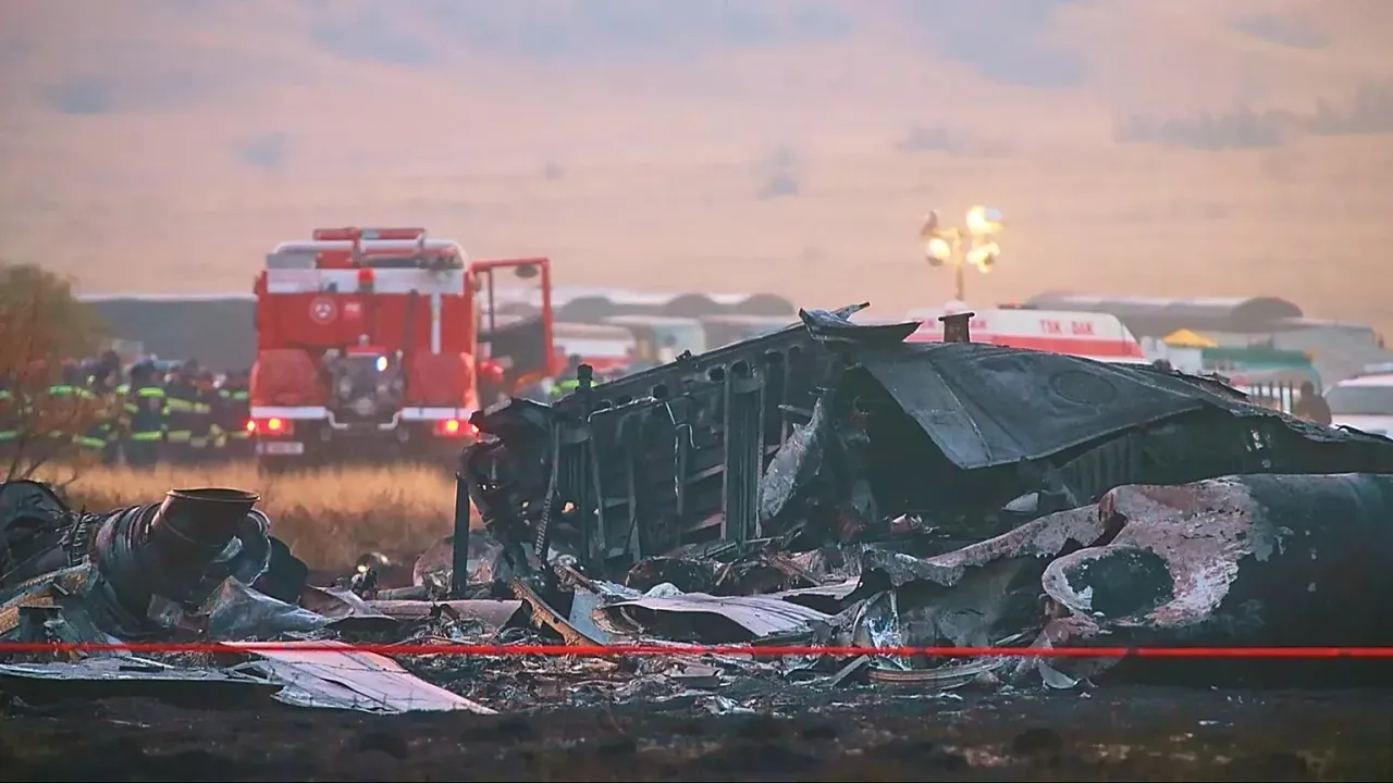 Abdulkadir Selvi'den düşen kargo uçağıyla ilgili flaş açıklama: ''Kara kutu...'' - İzmir Haberleri