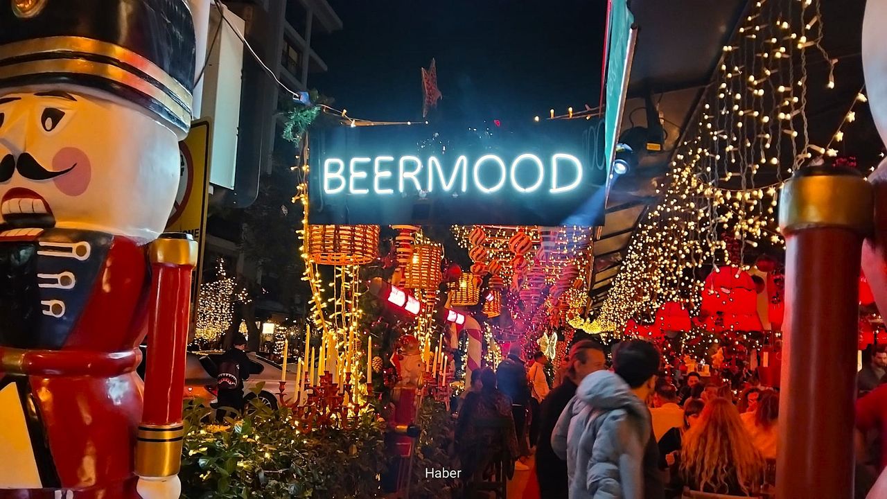 Yılbaşı ruhu İzmir'i sardı! Fotoğraf çekmek için sıraya girdiler ...