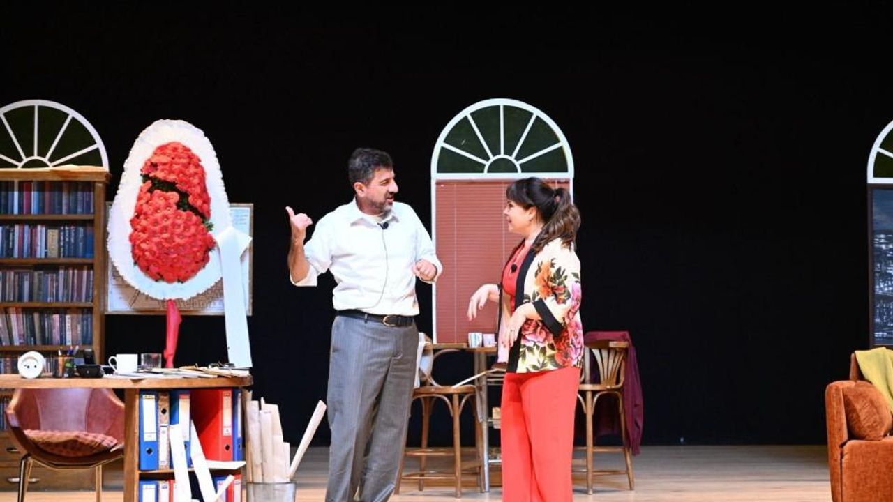 Torbalı’da yılın komedi yapımı sahne alıyor: "Aşk Listesi" için geri sayım başladı!