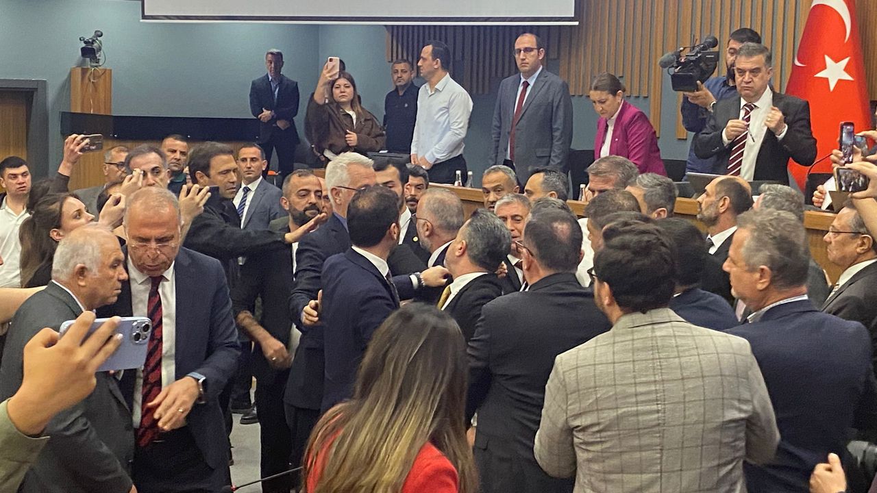 Meclis'te denetim raporu krizi arbede ile bitti! Salon karıştı!