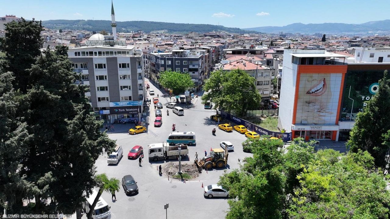 Anadolu’nun kültürel mirası sahneye taşındı: Buca’da renkli gala gecesi