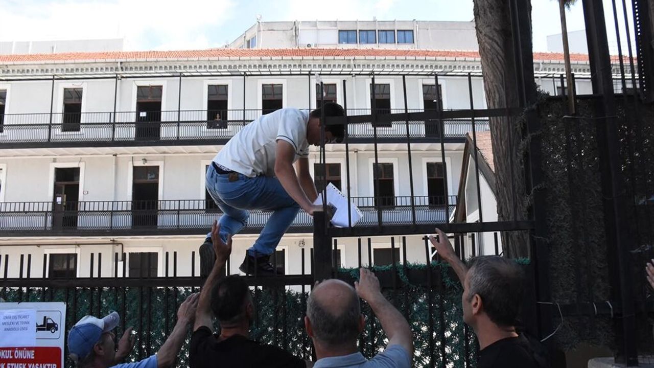 YKS’de İzmir portresi: Kimi hayalleri için ter döktü, kimi demir kapıdan atladı!