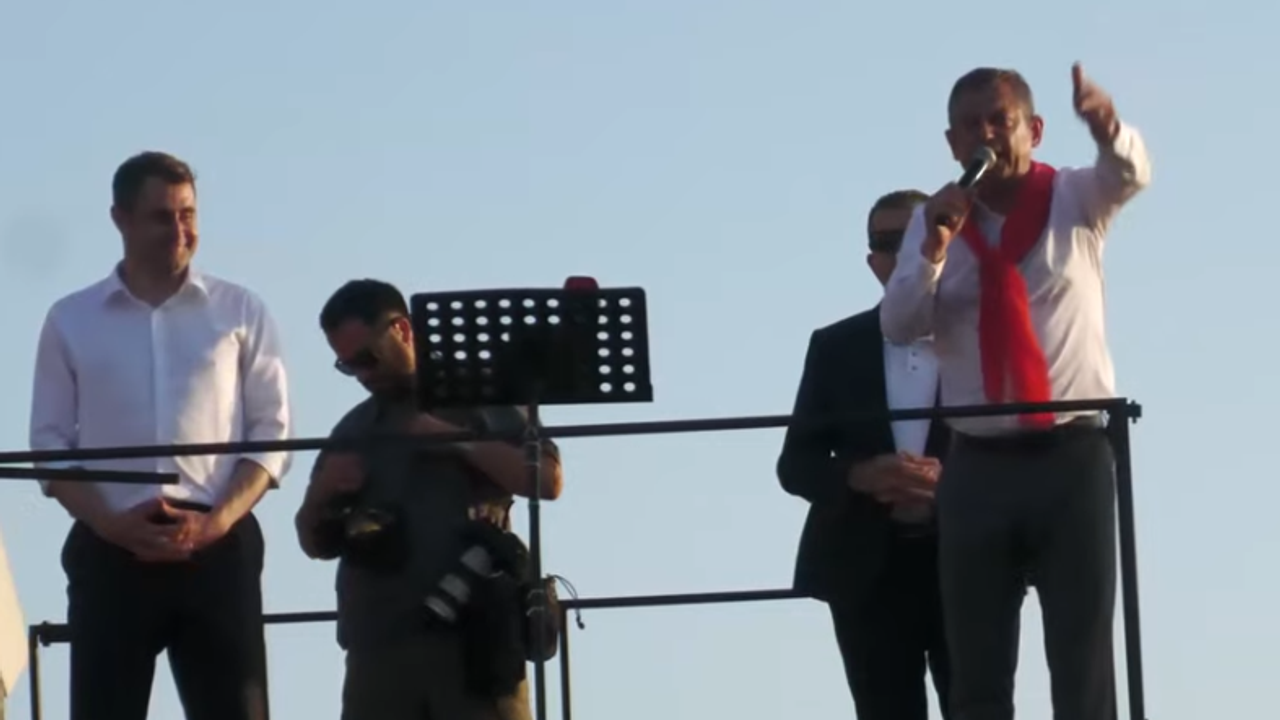 Özel, yüzlere seslendi ve açıkladı! " Butlan ekibinden İzmir İl Binası'nı geri alalım dediler"