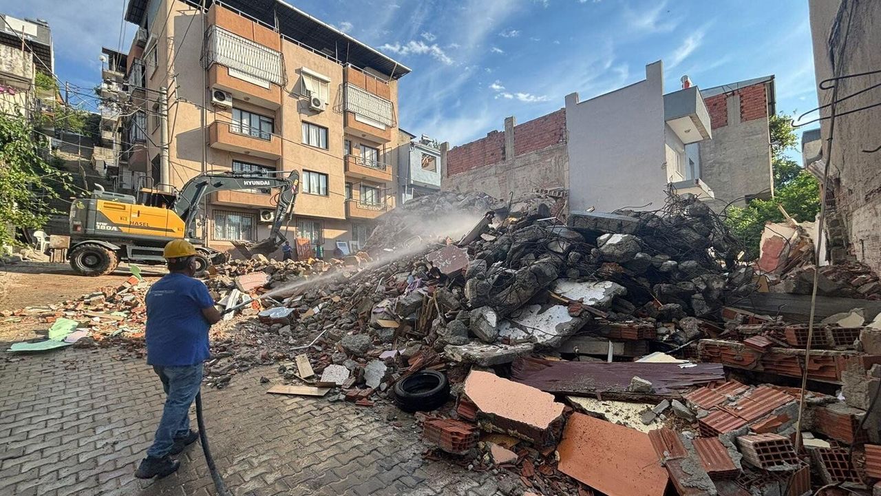 Kriz uzlaşıyla çözüldü: Buca Tüneli’nin hasar verdiği o bina yıkıldı!
