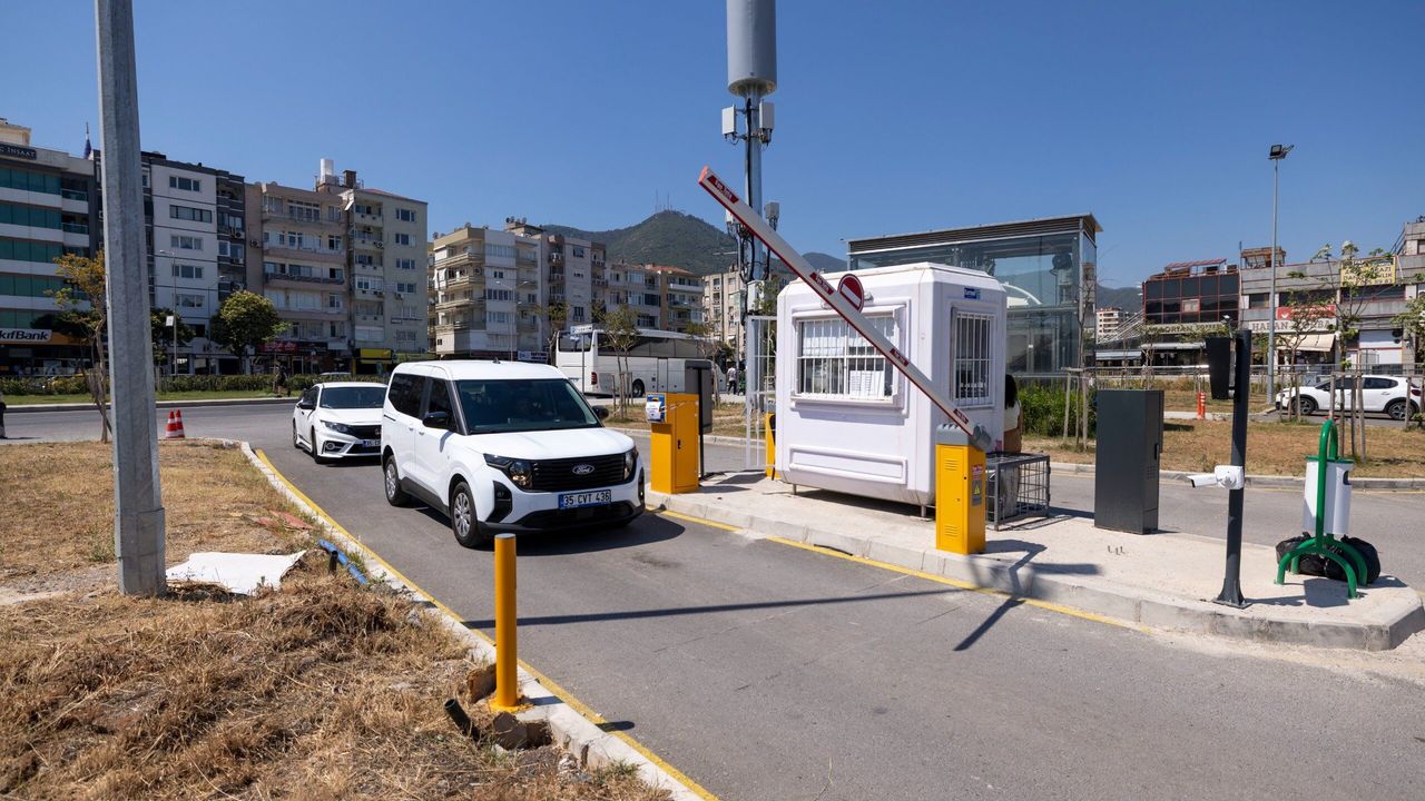 Aracını bırak, metroya bin! Balçova'da yeni dönem başladı
