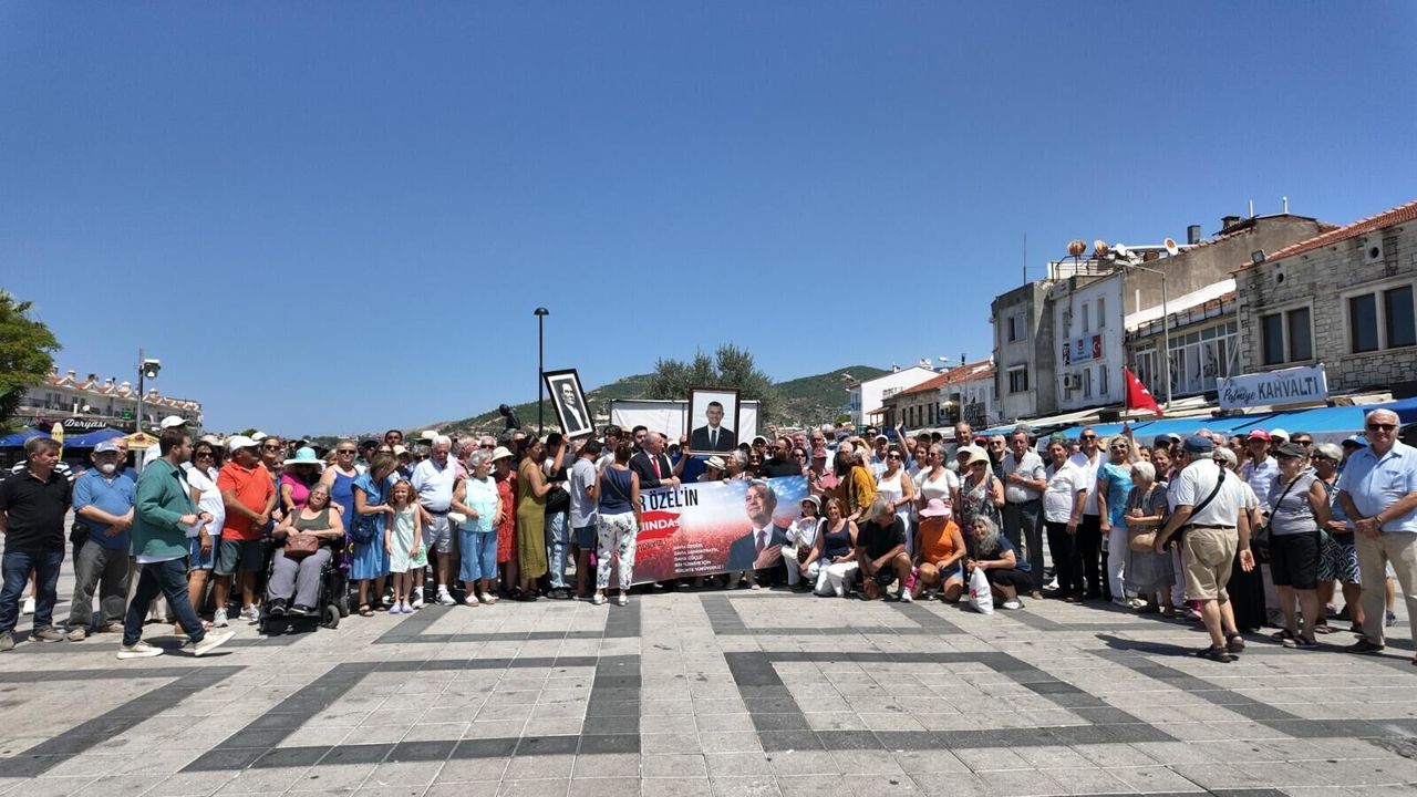 YENİ Parti rüzgarı İzmir'i salladı: CHP Foça İlçe Örgütü miting havasında toptan istifa etti!