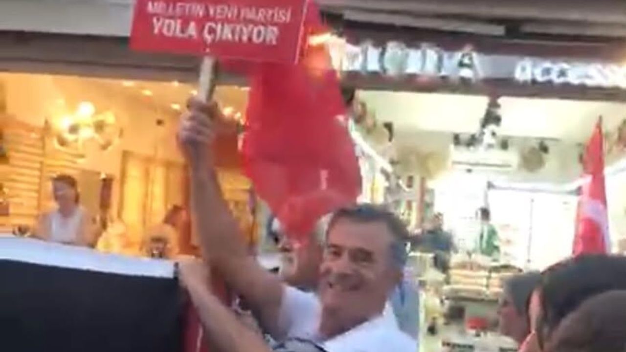 Tansiyon aletini koluna taktı! Yeni Parti yürüyüşüne katıldı! Holter'lı delikanlı!