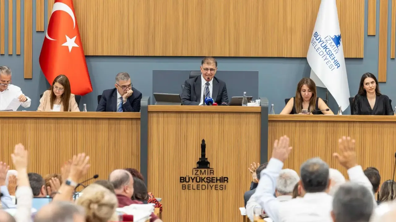 İzmir Büyükşehir’de AK Parti dönemi: Gözler Meclis’teki yeni dengelerde!