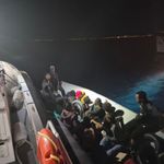 İzmir'de Dikili açıklarında gece operasyonu: 14 düzensiz göçmen yakalandı