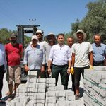 Tire’nin kırsal mahallelerine 20 bin metrekarelik parke taşı desteği